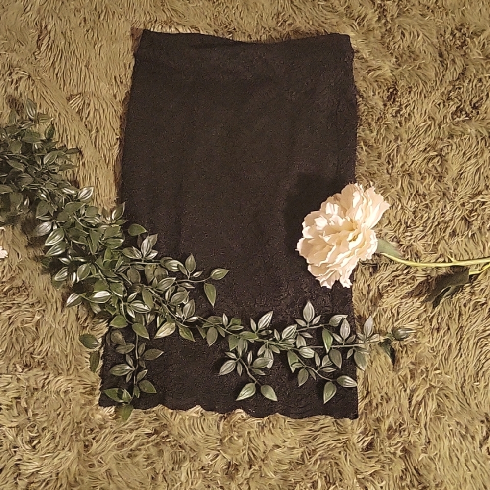 Mid length lace skirt